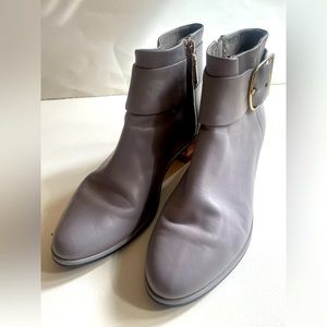Women’s Ted Baker Chelsea boots, size 38 like new!